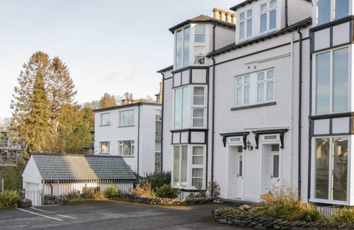 Bowness-on-Windermere Cottage | Cabin ∙ 2 bedrooms ∙ 4 guests