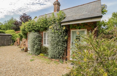 Sturminster Marshall Cottage | Cabin ∙ 2 bedrooms ∙ 4 guests