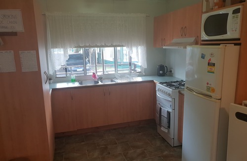 Dromana Cabin | Cabin in Dromana Holiday Village - Sleeps 7