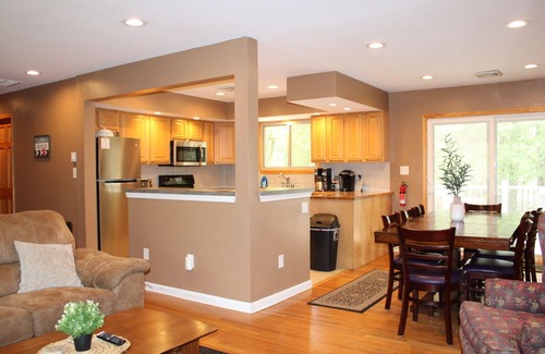 Lake Harmony Cabin | Cabin in Lake Harmony with Hot Tub Fire Pit Pool Table & Arcade Games etc