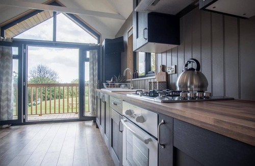 Kilgetty Apartment | Cabin In The Woods - 1 Bedroom Lodge - Kilgetty