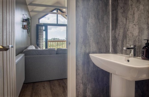 Kilgetty Apartment | Cabin In The Woods - 1 Bedroom Lodge - Kilgetty