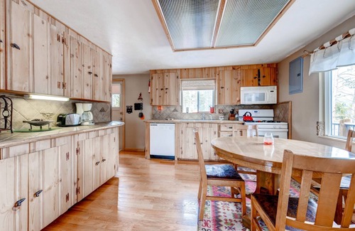 Frisco Cabin | Cabin in the Woods | 2+Loft/2BA | PVT Hot Tub