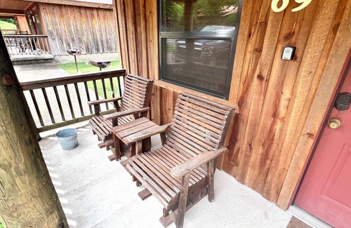 Mountain View Cabin | Cabin in town, walking distance to the courthouse square.