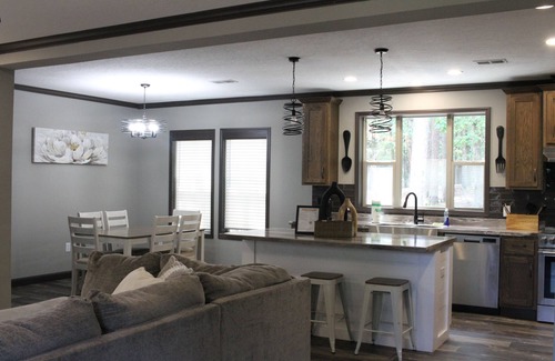 Royal Cabin | Cabin K, Beautiful 3 bedroom Cabin On Lake Ouachita!