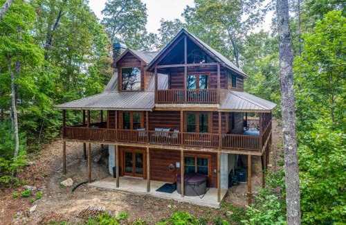 Mineral Bluff House | Cabin near Blue Ridge - Hot Tub Fire Pit Games
