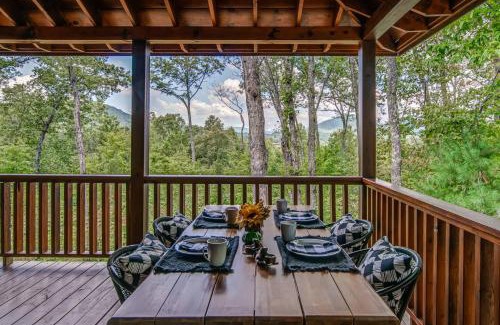 Mineral Bluff House | Cabin near Blue Ridge - Hot Tub Fire Pit Games