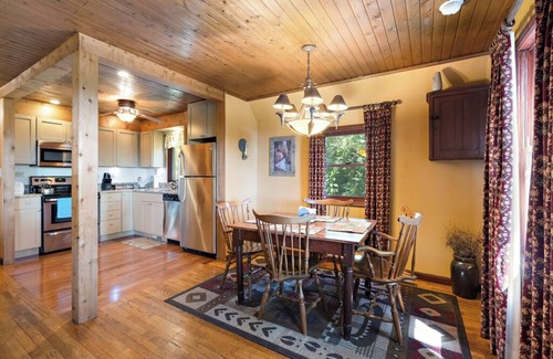 Blowing Rock Cabin | Cabin near BR, fire pit, WIFI, secluded, nearby hikes, and VIEWS!