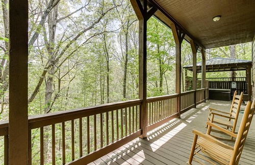 Cleveland House | Cabin Near Helen, GA w Jacuzzi & Hot Tub