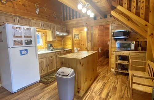 New Plymouth Cabin | Cabin on 100 Secluded Acres in Hocking Hills