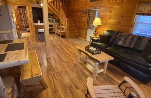 New Plymouth Cabin | Cabin on 100 Secluded Acres in Hocking Hills
