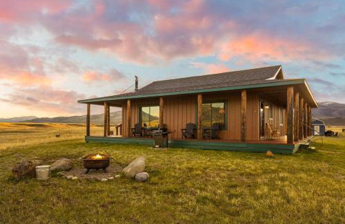 Livingston House | Cabin on 20 Acres, Wildlife, Big Views, Firepit, Close to Yellowstone