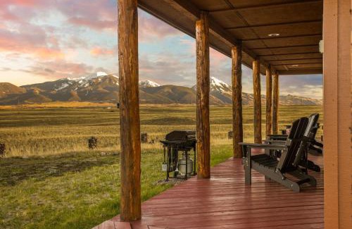 Livingston House | Cabin on 20 Acres, Wildlife, Big Views, Firepit, Close to Yellowstone