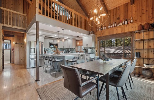 Kalispell House | Cabin on 5 acres w/Full Gym, Steam Rm, Hot Tub. Pet Friendly. Near Glacier N.P.