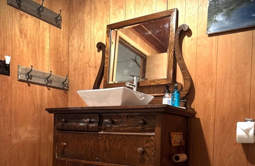Leopolis Cabin | Cabin on Blue Mountain Lake