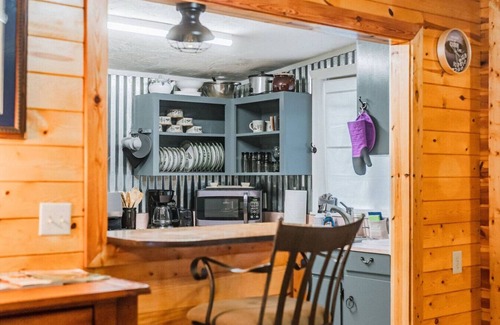 Nebo Cabin | Cabin ON Creek min's to Lake James/Linville Gorge