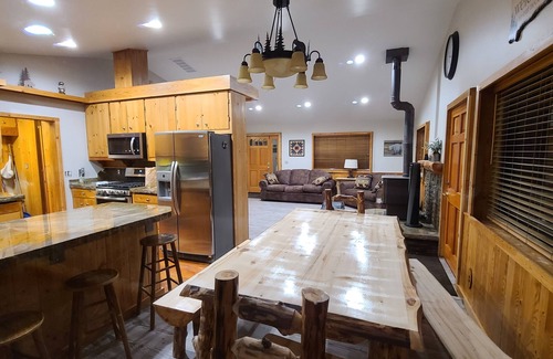 Irwin Cabin | Cabin on Creek W/fire pit close to Ski, boat, fishing, Hike with large game room