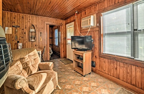 Springville Cabin | Cabin on Kentucky Lake: Nearby Marina Access!