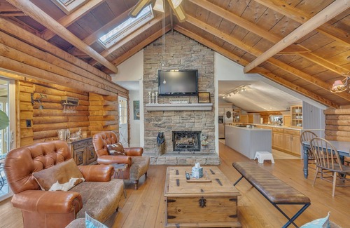 Gainesville Cabin | Cabin On Lanier With Deep Water Dock!