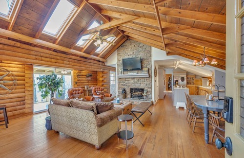 Gainesville Cabin | Cabin On Lanier With Deep Water Dock!