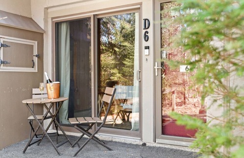 Hunter Cabin | Cabin on Mtn, Seasonal Pool Access w Panoramic Views! Hike, Golf, Swim, Relax!