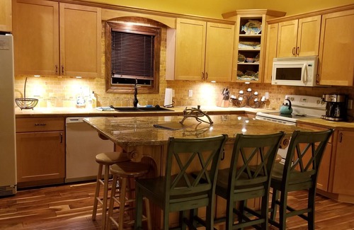 Aberdeen House | Cabin on Richmond Lake / 3 bedroom / 2 bath / wrap around deck