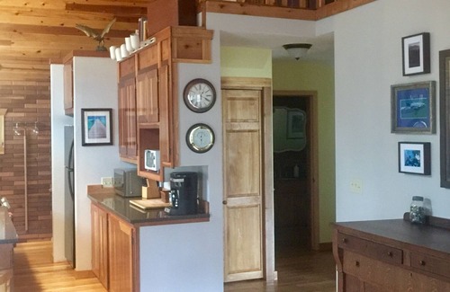 Burnsville Cabin | Cabin on South Toe River and pet friendly!