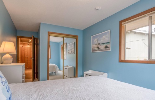 Manzanita House | Cabin on the Coast (MCA 621)
