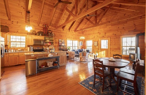 Hendersonville House | Cabin on the Rocks- Log Home | 2 Bed, 2 Bath