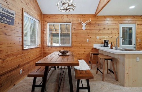 La Pine House | Cabin, Private Fenced Beauty! Detached Game Room, Darts, Basketball, Foosball
