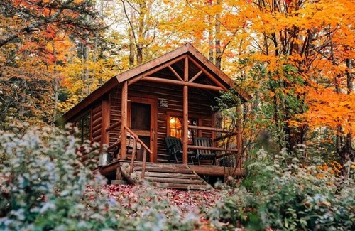 Greenville Ski Chalet | Cabin, Queen Bed with Shared Bathroom