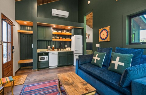 Baxter Cabin | Cabin Retreat w/Sauna, Hot Tub, Fire Pits & Golf!