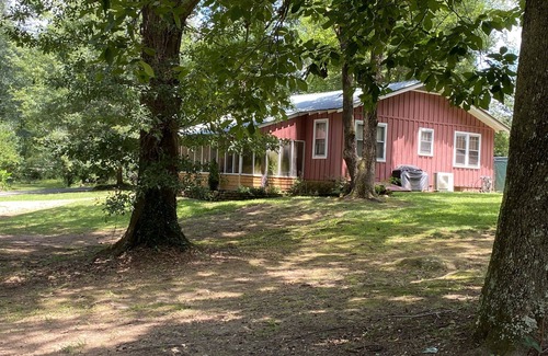 Gadsden House | Cabin Retreat at NoccalulaFalls