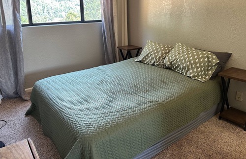 Placerville Cabin | Cabin Retreat near whitewater rafting & nature hiking, apple hill & main street.