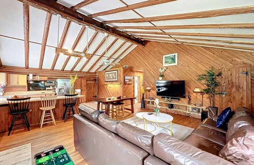 High Springs House | Cabin Retreat on 8.5 Acres – High Springs, FL