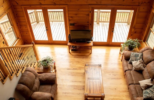 Andrews House | Cabin-style 3/3.5 home on 11 private acres, sleeps 12. Couple or family getaway