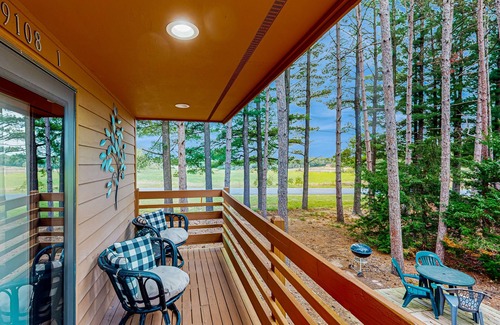 Wisconsin Dells House | Cabin Style Condo with shared pool, hot tub, golf, & much more!