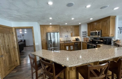 New London House | Cabin Style Home in Woods, Private Pool, Hot Tub, Snowmobile, Fire Pit, Horses.