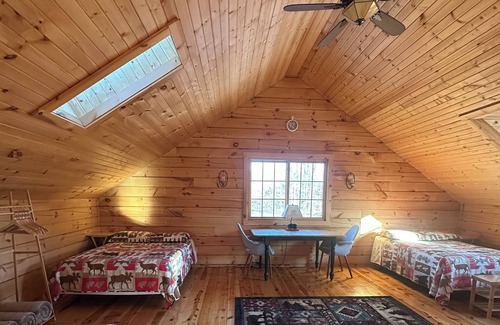 Friendship Cabin | 𝑪𝒂𝒃𝒊𝒏 𝒘/𝒇𝒊𝒔𝒉𝒊𝒏𝒈 𝒑𝒐𝒏𝒅 𓆡 /𝒈𝒂𝒎𝒆 𝒓𝒐𝒐𝒎 /𝒔𝒍𝒆𝒆𝒑𝒔 8