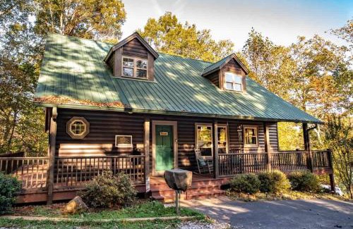 Cleveland House | Cabin w Game Room Near Creek & Helen GA