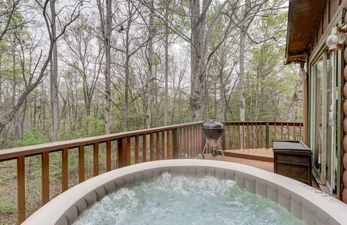 Blairsville Cabin | Cabin w/Hot Tub. Casino 18 miles, Free Pass to swimming beach. Fishing 4 miles