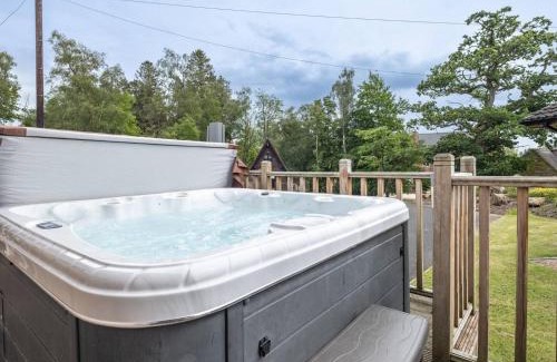 Hallington House | Cabin W Hot Tub, Outdoor Dining In National Park