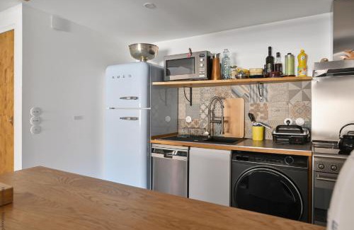 8th Arrondissement Apartment | Cabin, waterfront terrace