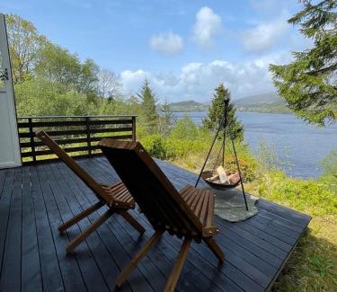 Fitjar Apartment | Cabin with a view to water