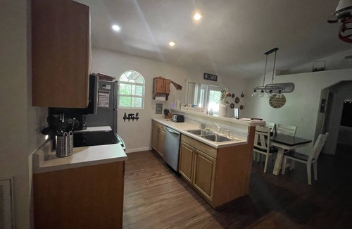 Murphy Cabin | Cabin with Firepit, HotTub and Fireplace near waterfalls, wineries on 1.25 acres