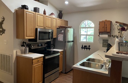Murphy Cabin | Cabin with Firepit, HotTub and Fireplace near waterfalls, wineries on 1.25 acres