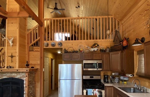 Posey Cabin | Cabin with guest cottage on the creek
