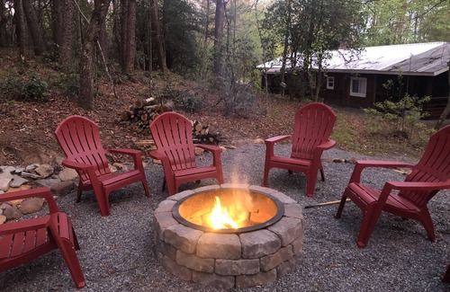 Murphy Cabin | Cabin with Hot Tub Firepit and Fireplace near waterfalls, wineries on 1.25 acres