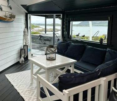 Gulen Municipality House | Cabin With Sea Views In Mjømna
