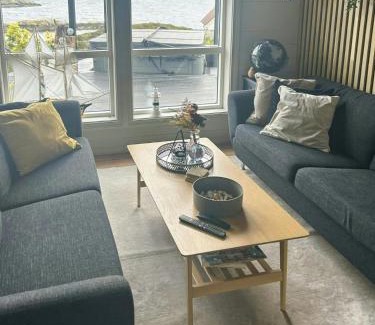 Gulen Municipality House | Cabin With Sea Views In Mjømna